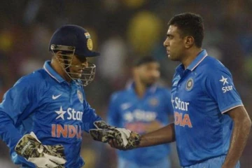 அஸ்வினை ரொம்ப கடுமையாக திட்டினார் தோனி : மனம் திறந்த சேவாக்