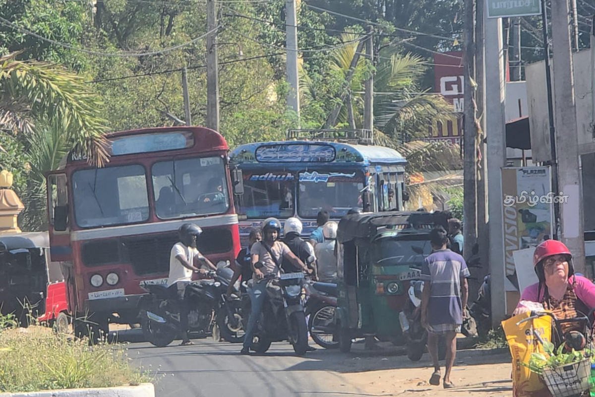 யாழில் அரச பேருந்து விபத்து..! பொலிஸார் தீவிர விசாரணை | Government Bus Accident In Jaffna யாழில் அரச பேருந்து விபத்து..! பொலிஸார் தீவிர விசாரணை | Government Bus Accident In Jaffna