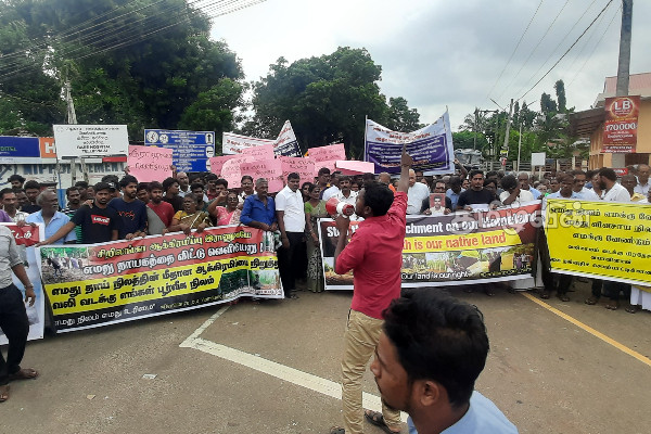 பருவ மழை காலம் நிறைவடைந்ததும் காணி விடுவிப்புக்கு தீர்வு: டக்ளஸ் தேவானந்தா (Photo) | Solution Land Release Douglas Devananda