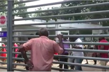 முல்லைத்தீவு ஆடை தொழிற்சாலை தீ பரவல் கட்டுப்பாட்டிற்குள் கொண்டுவரப்பட்டது