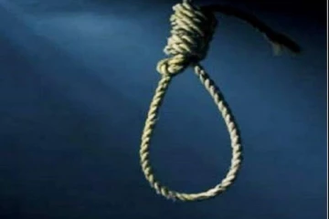 குடும்பஸ்தர் ஒருவர் தூக்கில் தொங்கிய நிலையில் மீட்பு