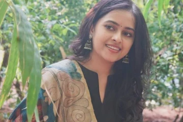 மெய்யழகன் பட நடிகை ஸ்ரீதிவ்யாவின் லேட்டஸ்ட் க்யூட் புகைப்படங்கள்..