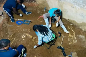 කොළඹ වරායේ සමූහ මිනී වලෙන් තවත් ඇටසැකිලි මතුවෙයි..(VIDEO)