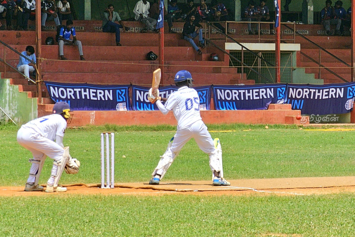 இந்து சகோதரர்களின் போர் சம நிலையில் நிறைவு..! | Savacheri Hindu Manipay Hindu School Cricket இந்து சகோதரர்களின் போர் சம நிலையில் நிறைவு..! | Savacheri Hindu Manipay Hindu School Cricket