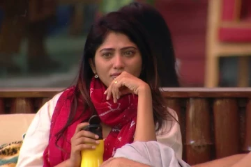 ‘உன்னை பிடிக்காது’ என்று ஜூலியை ஓரங்கட்டும் சக போட்டியாளர்கள் - மனம் உடைந்து அழுத ஜூலி