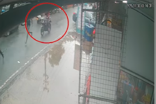 யாழில் பயங்கரம் ; கொட்டும் மழையில் இளைஞனை ஓட ஓட வெட்டிக்கொன்ற குழு | Horror In Jaffna Youth Hacked To Death