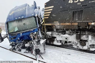 பனிப்புயலில் சிக்கிய பல மாகாணங்கள்... போர்க்களமான சாலைகள்: 35 மில்லியன் மக்கள் பாதிப்பு