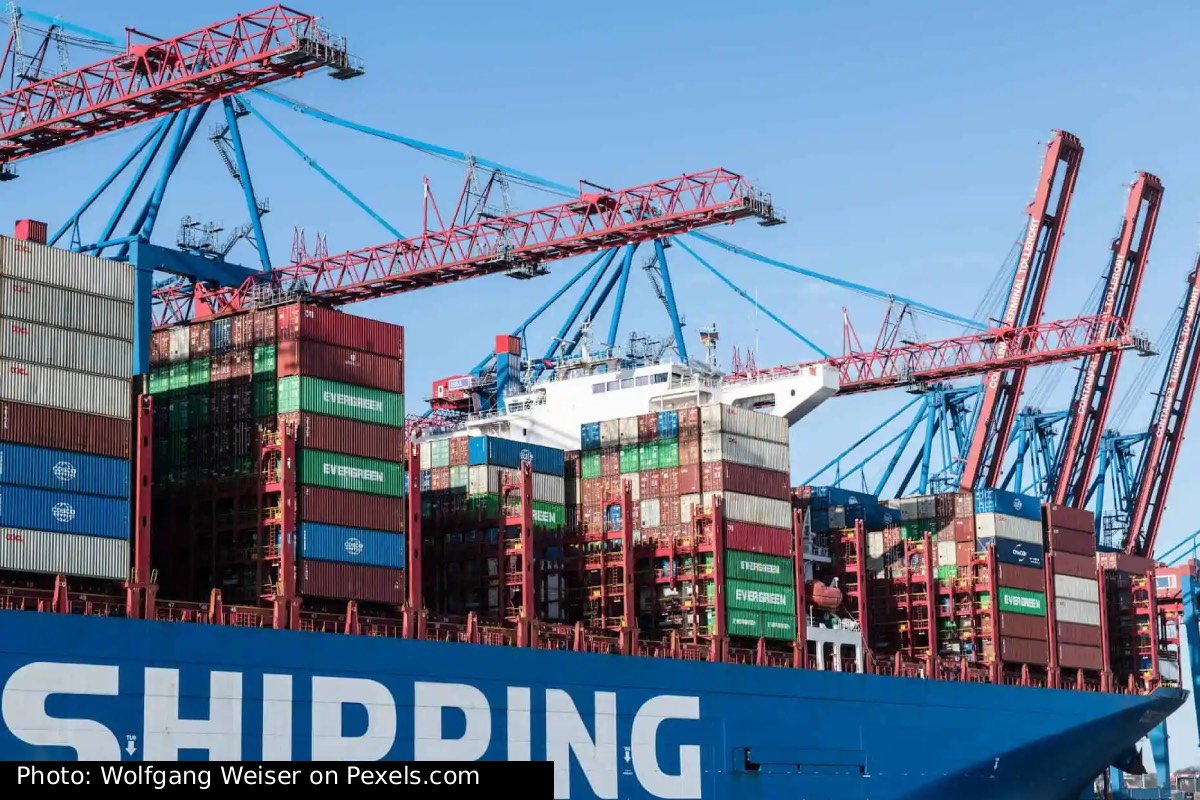 ஐந்து ஆண்டுகளில் இல்லாத அளவுக்கு வீழ்ச்சியை சந்தித்த சுவிஸ் ஏற்றுமதி | Swiss Trade Exports Weakest In 5 Years