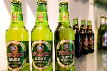 மதுபானம் தயாரிக்கும் இடத்தில் ஊழியர் செய்த அருவருக்கத்தக்க செயல்: வீடியோ வைரலானதால் பரபரப்பு