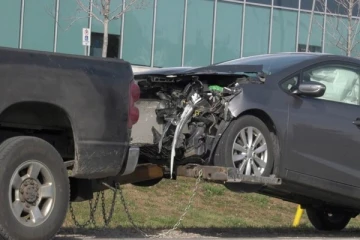 ஒன்றாரியோவில் 3 வாகனங்கள் மோதிக் கொண்டதில் 4 பேர் காயம்