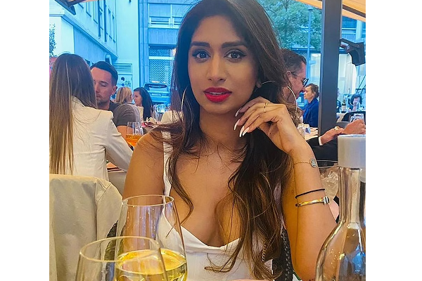 இலங்கை பெண் மதுவா இப்படி... இந்த நேரத்தில் இது தேவையா? சர்ச்சையை கிளப்பிய புகைப்படம் | Madhumitha Birthday Celebration