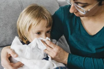 இளம் சிறார்களில் Omicron இன் புதிய அறிகுறி இதுதான்: பெற்றோர்களை எச்சரிக்கும் மருத்துவர்கள்