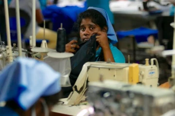 திடீரென இழுத்து மூடப்பட்ட ஆடை தொழில்சாலை; நிர்க்கதியில் பணியாளர்கள்