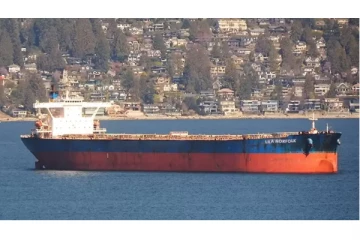 சோமாலியா அருகே கடத்தப்பட்ட கப்பலில் சிக்கிய 15 இந்திய பணியாளர்கள்., காலத்தில் இறங்கிய INS Chennai