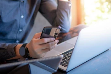 இலங்கையர்களுக்கு அவசர எச்சரிக்கை! தொலைபேசியில் வரும் ஆபத்து : இலட்சக்கணக்கான பணம் பறிபோகலாம்