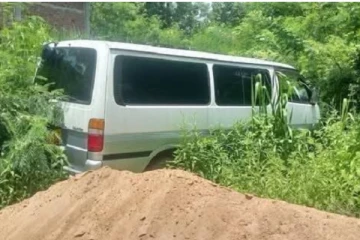 சந்தேகத்துக்கிடமாக மறைத்து வைக்கப்பட்டிருந்த மூன்று வாகனங்கள் மீட்பு