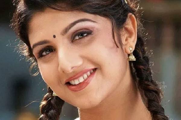 15 வயதில் தொடங்கிய சினிமா வாழ்க்கை!! சூப்பர் ஸ்டார்களுடன் நடித்த நடிகைக்கு இத்தனை கோடி சொத்தா? | Heroine Who Debuted In Malayalam At 15 Net Worth