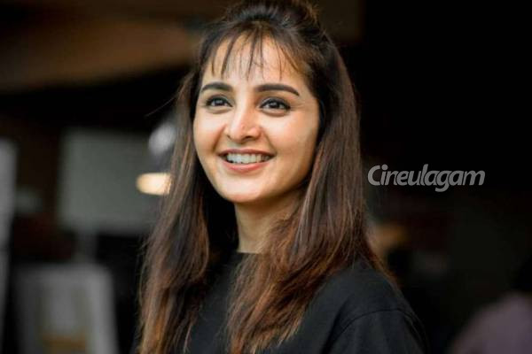 47 வயதிலும் முன்னணி நாயகியாக கலக்கும் மஞ்சு வாரியரின் சொத்து மதிப்பு... எத்தனை கோடி தெரியுமா? | Actress Manju Warrier Net Worth Details