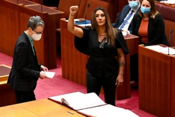 பதவிப் பிரமாண நிகழ்வில் மஹாராணியை இழிவுபடுத்திய ஆஸி பழங்குடியினப் பெண்