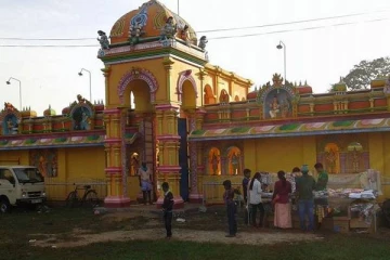 வரலாற்று சிறப்புமிக்க  தான்தோன்றீஸ்வரர் ஆலயத்தில் இப்படி ஒரு நாசகார வேலை!