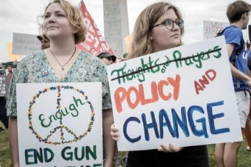 அமெரிக்க வரலாற்றில் முக்கிய சட்டம் நிறைவேற்றம்! துப்பாக்கி கட்டுப்பாட்டுக்கு செனட் ஒப்புதல்!