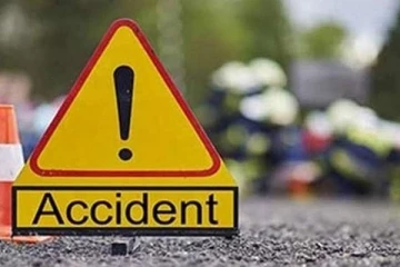 யாழில் சட்டவிரோதமாக மணல் ஏற்றிய இயந்திரம் விபத்துக்குள்ளாகி பெண்ணொருவர் பலி