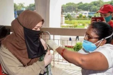 தடுப்பூசி செலுத்துவதில் வளர்ந்த நாடுகளை பின்னுக்கு தள்ளிய இந்தியா