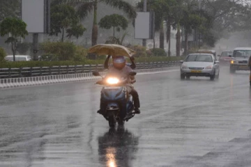 அடுத்த 3 நாட்களுக்கு வெளுக்கப்போகும் மழை.., எந்தெந்த பகுதிகளில் தெரியுமா?