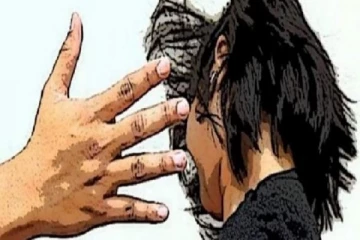 மாணவனை கன்னத்தில் அறைந்த அதிபர் - கிளிநொச்சியில் சம்பவம்