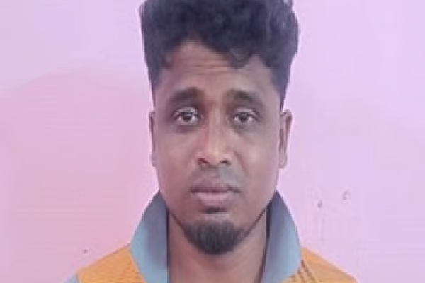 காதலிக்க மறுத்த கல்லூரி மாணவி; கொதிக்கும் எண்ணெய் ஊற்றி... நள்ளிரவில் காதலன் அரங்கேற்றிய கொடூரம் | College Girl Rejects Romantic Advances காதலிக்க மறுத்த கல்லூரி மாணவி; கொதிக்கும் எண்ணெய் ஊற்றி... நள்ளிரவில் காதலன் அரங்கேற்றிய கொடூரம் | College Girl Rejects Romantic Advances