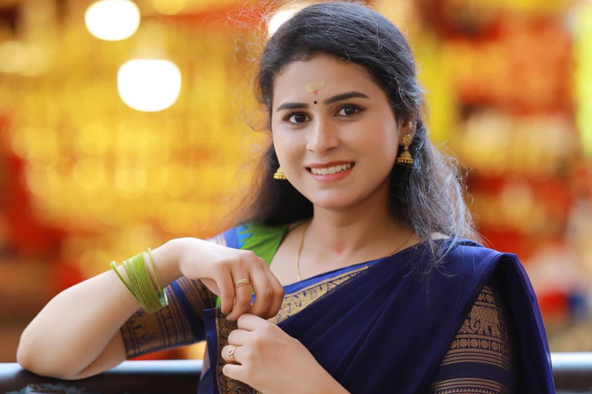 நடிகை ரித்திகாவின் மகளா இது! எப்படி வளர்ந்து விட்டார் பாருங்க | Actress Rithika Tamil Selvi Daughter Photo