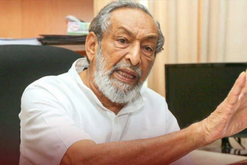 சம்பளத்தில் பாதியை நன்கொடையாக வழங்குங்கள்! - அமைச்சர் விடுத்துள்ள கோரிக்கை