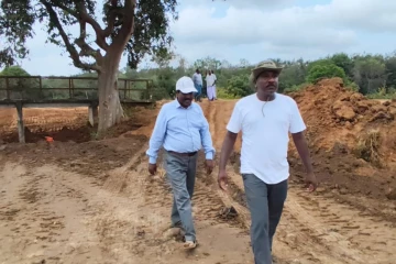 நித்தகைக்குளச் சீரமைப்புப்பணிகள் - நிலைமைகளை நேரில் சென்று ஆராய்ந்தார் ரவிகரன்