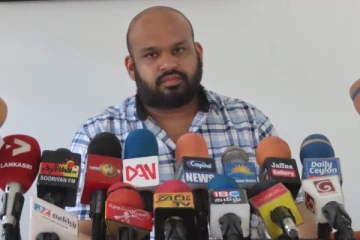 வெளிநாடு செல்ல காத்திருந்த இளைஞர்கள் : கோடிக்கணக்கான பணம் மோசடி (Photos)