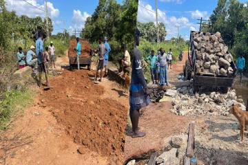 முல்லைத்தீவில் சேதமாகிய பாலம்: பொதுமக்களால் புனரமைப்பு பணி ஆரம்பம்