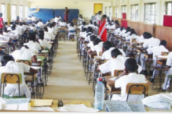 பரீட்சை மேற்பார்வையாளர் ஒருவருக்கு எதிராக முறைப்பாடு | Complaint Against An Invigilator Of Examination