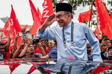 மலேசியாவின் 10 ஆவது பிரதமராக அன்வர் இப்ராஹிம் நியமிப்பு