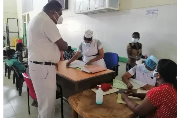மட்டக்களப்பு போதனா வைத்தியசாலையில் முதற்கள பணியாளர்களுக்கு பூஸ்டர் தடுப்பூசி