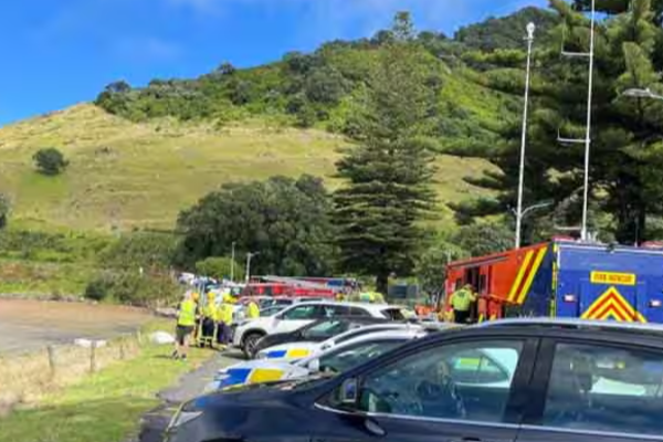 நியூசிலாந்தில் பாரிய நிலச்சரிவு ; மண்ணுக்குள் சிக்கி மாயமான சுற்றுலாப் பயணிகள் | Tourists Missing In Massive Nz Landslide நியூசிலாந்தில் பாரிய நிலச்சரிவு ; மண்ணுக்குள் சிக்கி மாயமான சுற்றுலாப் பயணிகள் | Tourists Missing In Massive Nz Landslide