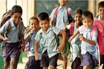 தொடர்ந்து 4 நாட்கள் தமிழகத்தில் பள்ளிகளுக்கு விடுமுறை அறிவிப்பு - மாணவர்கள் உற்சாகம்