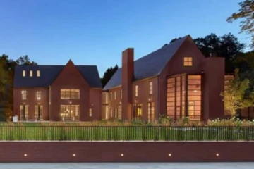 ரூ. 18.5 லட்சம் கோடி சொத்து மதிப்பு!! ரூ. 196 கோடிக்கு வசந்த மாளிகை வாங்கிய டாப் கோடீஸ்வரர்...