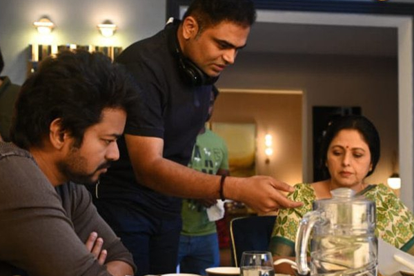 விஜய்யின் வாரிசு திரைப்படத்திலும் நடித்துள்ள இயக்குநர் வம்சியின் பிளாக் பஸ்டர் படங்களில் நடித்த பிரபலம் ! | Famous Actress Acted In Vijay Varisu