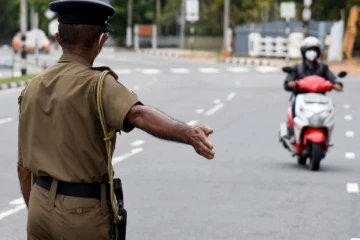 තනිව රාජකාරියේ හිටියත් ට්‍රැෆික් වැරදිවලට නීතිය ක්‍රියාත්මක කරන්න පුළුවන්ද? - සමාජ මාධ්‍යවල ප්‍රශ්නවලට පොලීසියෙන් දුන්න උත්තරය