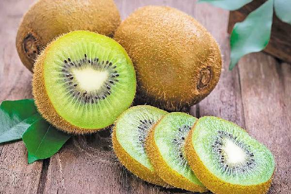 சளி, இருமல் கடுமையா இருக்கா? அப்போ இந்த பழங்களை தவிர்க்காதீங்க | Which Fruit Is Best For Cold And Cough