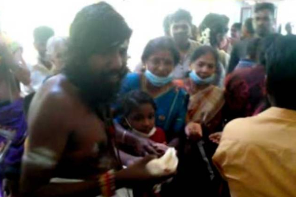 ஹட்டன் பகுதியில் ஊரடங்கை மீறி கோவில் ஒன்றில் இடம்பெற்ற உற்சவம்: புகைப்படங்கள் | Celebration Temple Across Curfew The Hutton Area