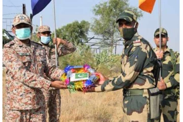 தீபாவளி கொண்டாட்டம் : எல்லையில் பாகிஸ்தான் ராணுவத்தினருடன், நம் ராணுவ வீரர்கள் இனிப்புகள் பரிமாற்றம்