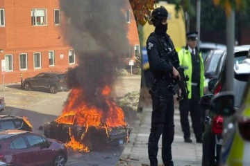 பிரித்தானியாவில் திட்டமிட்ட பயங்கரவாத தாக்குதலில் ஒருவர் பலி!ஆயுதமேந்திய பொலிஸார் குவிப்பு(PHOTOS)