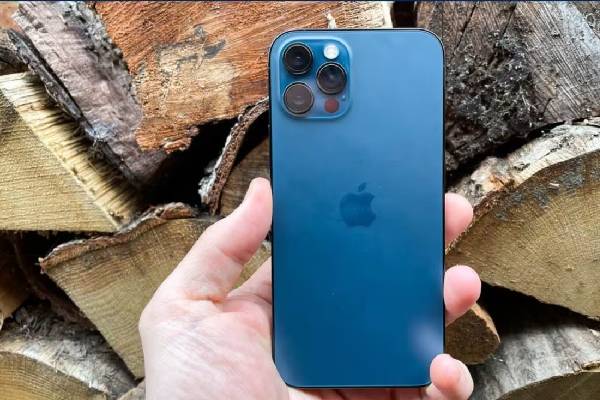 ஐ போனை திருடி குறைந்த விலையில் விற்பனை செய்த யாசகர் - ஐபிசி தமிழ்