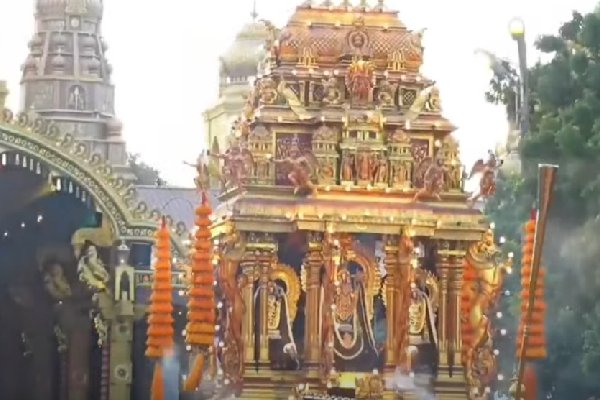 அடியவர்களுக்கு அருள்பாலிக்க மஞ்சத்தில் அசைந்து வந்த நல்லூர் கந்தன் ; காண குவிந்த பக்தர்கள் | Nallur Kandaswamy Festival 10 Th Day