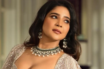 கவர்ச்சியில் எல்லைமீறும் சாக்ஷி அகர்வால் - லேட்டஸ்ட் ஸ்டில்கள்